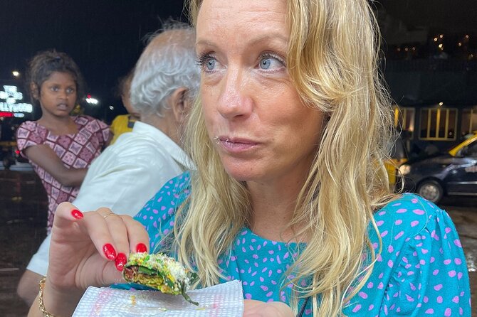 Mumbai Street Food & Beach Tour with 10+ Tastings - Small Group Size: The Max 10 Advantage