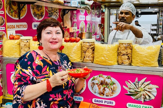 Mumbai Street Food & Beach Tour with 10+ Tastings - What You Actually Eat: 8–10 Tastings Plus Two Classic Drinks