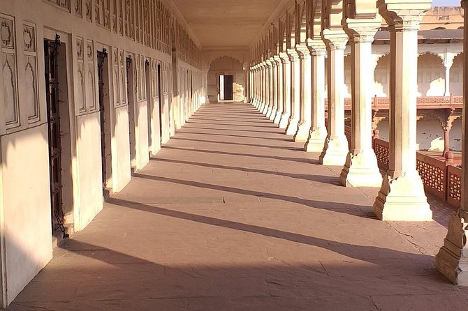 Mumbai to Agra Taj Mahal Day Trip with Return Flights and Lunch - Private chauffeur in Agra: how the driving piece feels day-of
