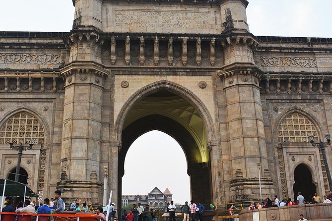 Mumbai Tours for Cruise Travellers (Private & Group Options) - Colaba Causeway and Kamala Nehru Park: local pace, local shopping energy