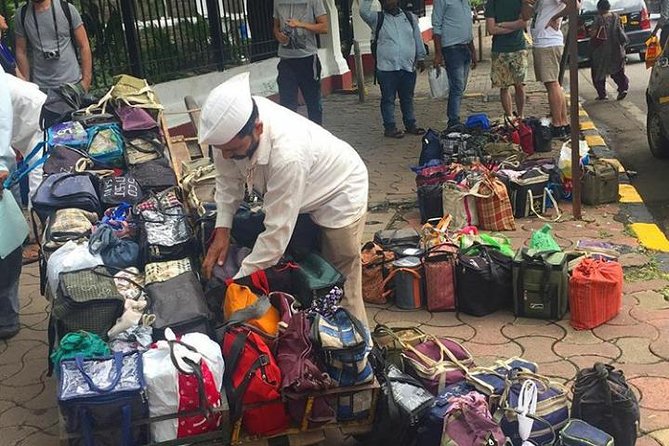 Private Combo Tours Sightseeing + Dharavi Slum + Dhobi Ghat & Dabbawalas - How the 7–8 hour format feels in real life