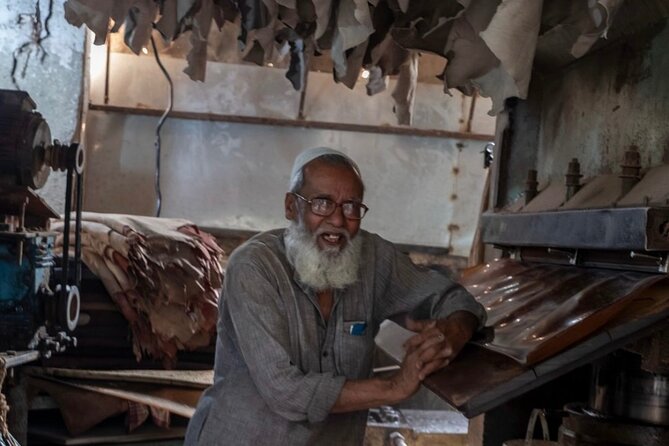 Private Dharavi Slum Tour with Guide and Transport - Kumbharwada potters’ area: a short stop with a craft focus