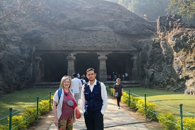 Private Elephanta Caves UNESCO World Heritage Site Tour - Gateway of India: a short stop that still puts Mumbai on the map