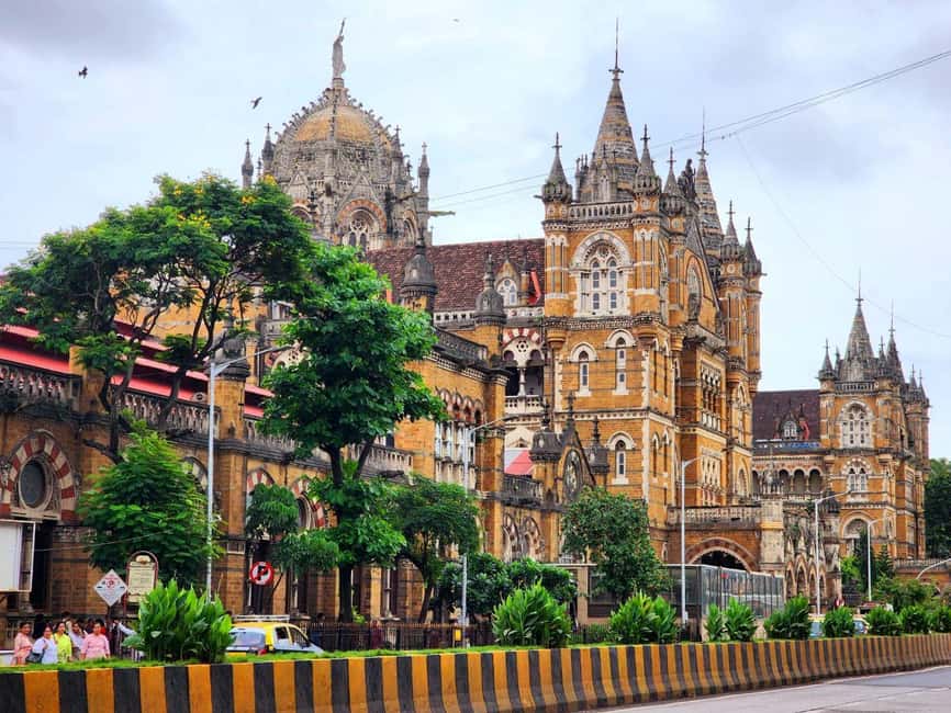 Private Full-Day Mumbai Sightseeing & Dharavi Slum Tour - Gateway of India and Taj Mahal Palace: the postcard start, with context