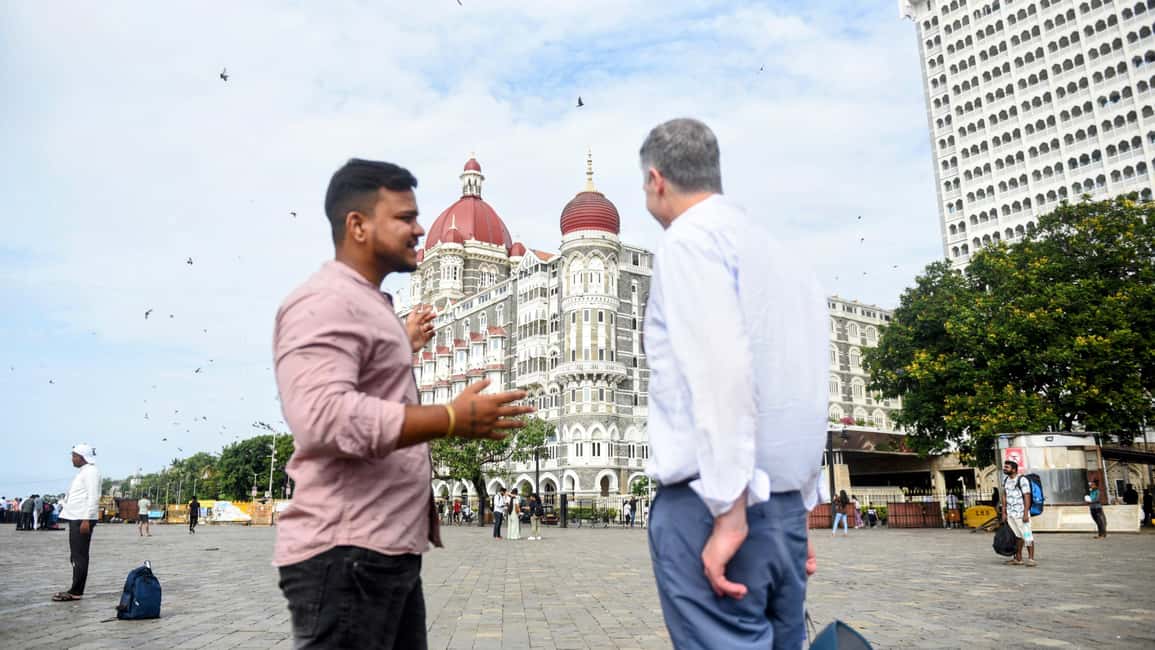 Private Full-Day Mumbai Sightseeing & Dharavi Slum Tour - Hotel pickup, air-conditioned comfort, and the guide team