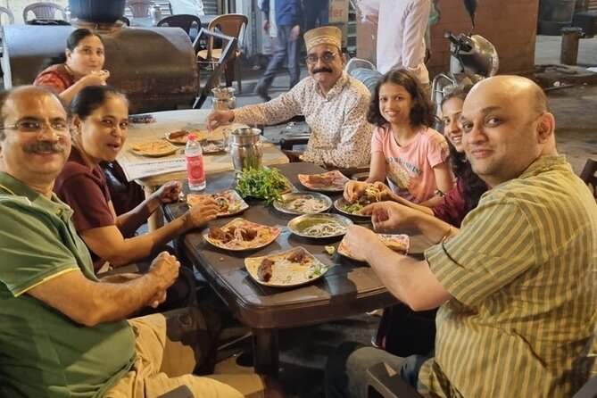Private Guided Non-Veg Street Food Walking Tour in Muslim Quarter - The 2-hour experience: what the Bohri Mohalla walk feels like