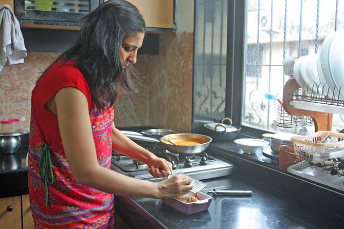 Private Market Tour and Vegetarian Cooking Class in Mumbai - Matunga East and the covered grocery stop: where the flavor starts