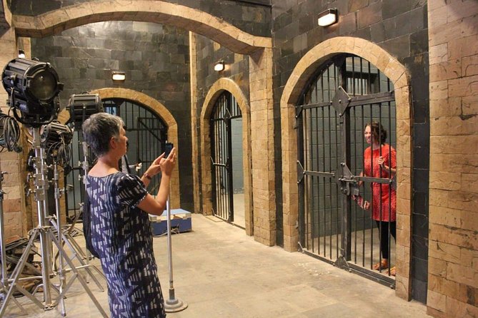 Private Mumbai City Tour and Bollywood Tours With Meal - Worli Sea Face: a scenic reset after studio energy