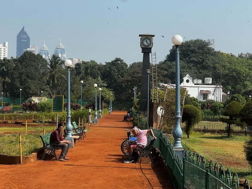 Private Mumbai Sightseeing Tour - Tower of Silence and temple stops: brief looks with guide context