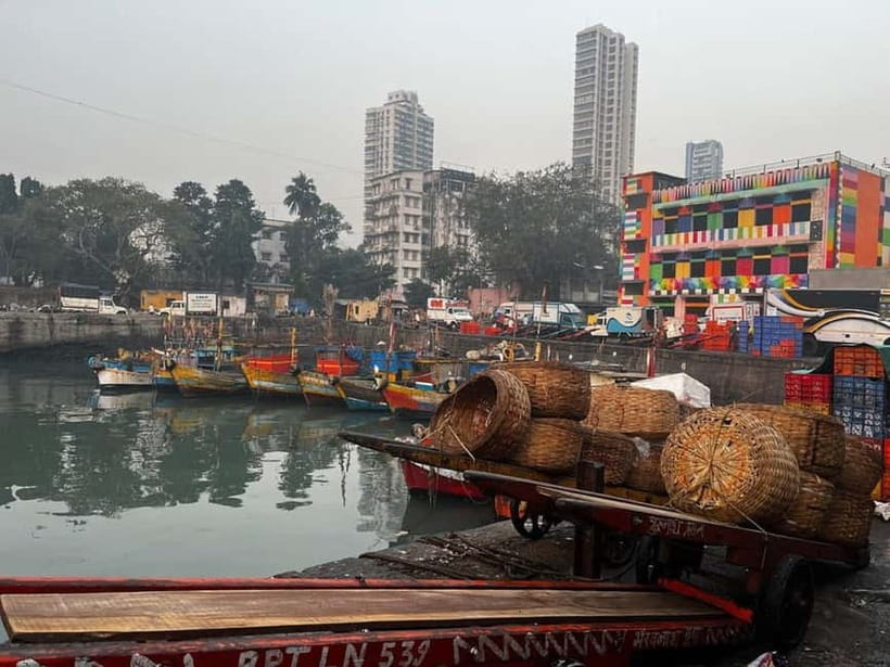 Private Mumbai Sightseeing Tour - Crawford Market and Colaba Causeway-style street energy
