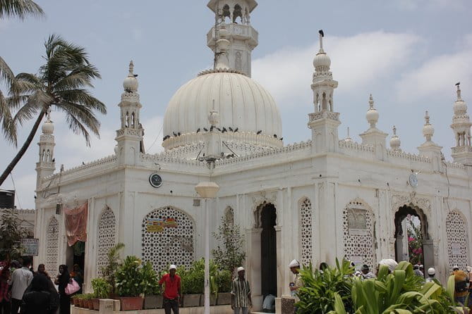 Sacred sites Mumbai tour: Hinduism, Christianity, Judaism & more - Stop 2: Nipponzan Myohoji Buddhist Temple (Japanese tradition)