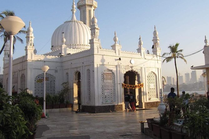 Spiritual & City Highlights: Private Mumbai Temple Tour by AC Car - Temple Time: Mumbadevi, Siddhivinayak, and Babulnath in One Day