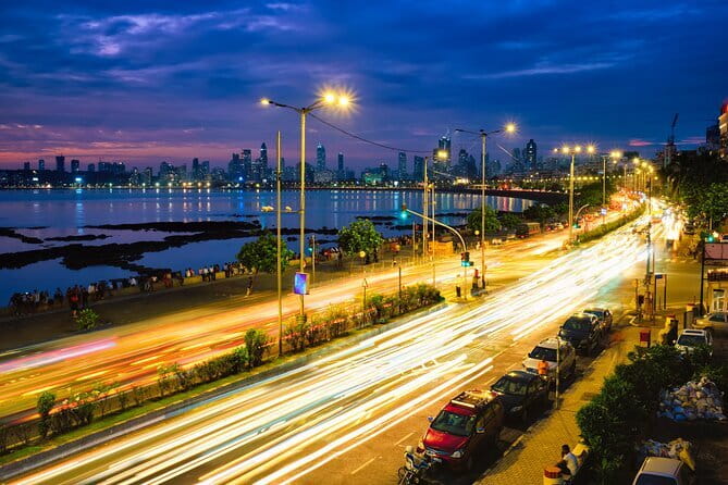 Twilight in Mumbai: Discover the City by Night with Food Options - Colaba Causeway and the market stroll: your late-night walking break