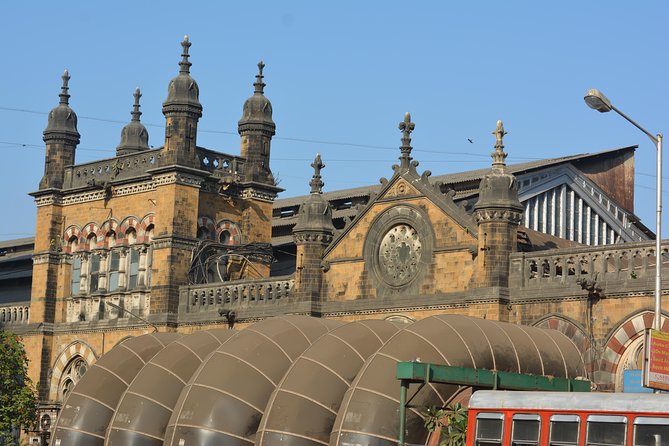Two Days Mumbai Tour Package : City + Slum + Elephanta + Market - Fishermen, Cricket Ground, and a Market Hit: Sassoon Dock and Oval Maidan