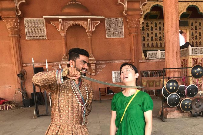 Unveiling Bollywood: Grand Tour of Iconic Real Sets & Their Story - Timing, Walking, and What to Bring (So You Don’t Feel Rushed)